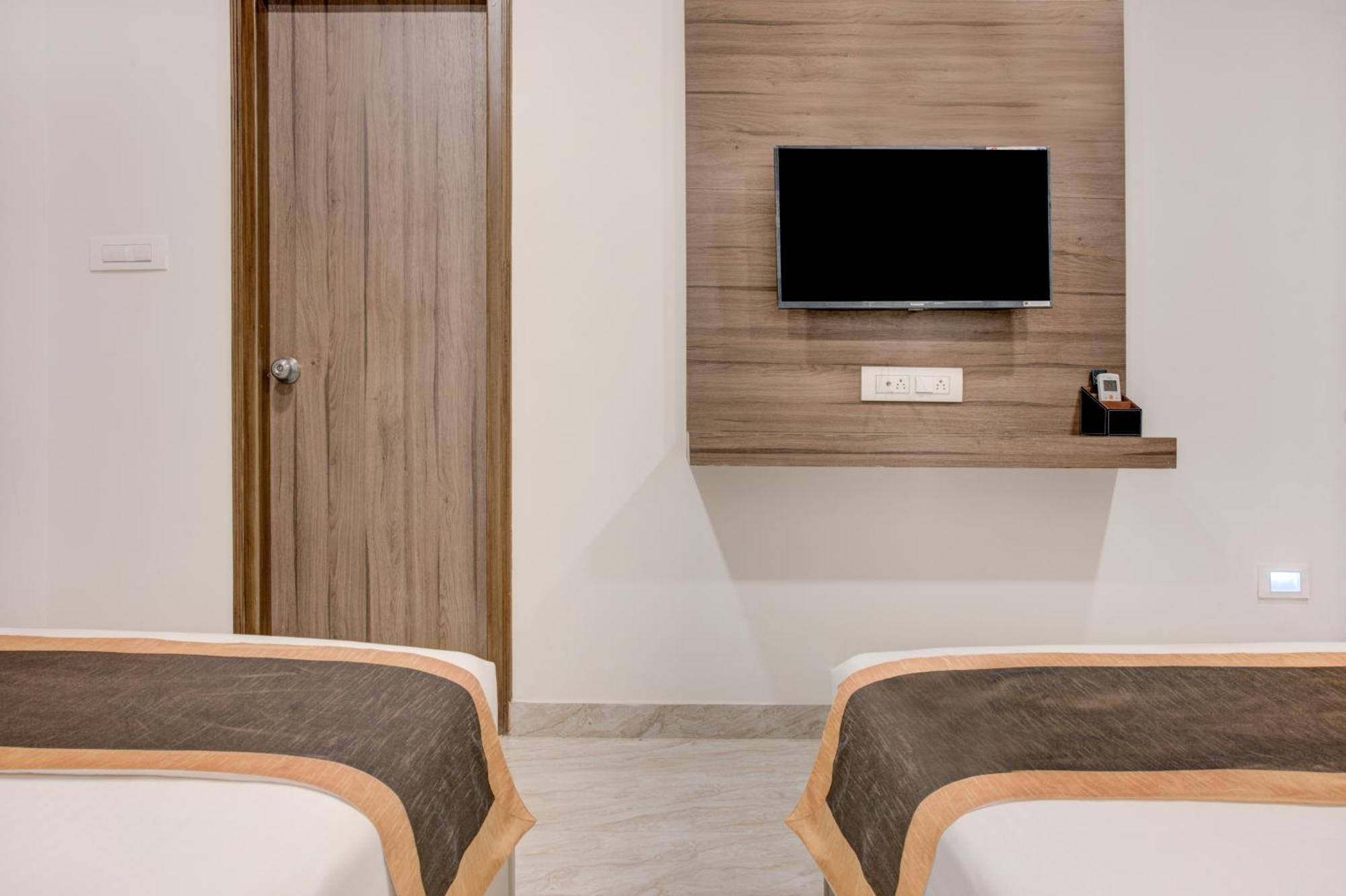 Hotel Sterling Inn Bangalore International Airport Yelahanka Dış mekan fotoğraf